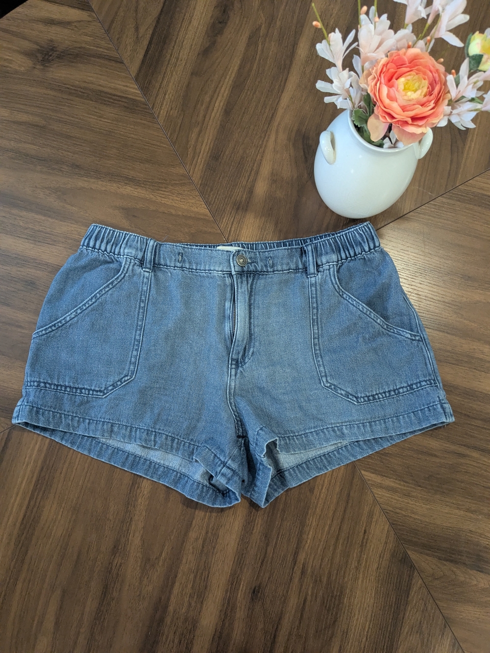 Casual Light Blue Denim Women's Jean Shorts with Front Pockets
